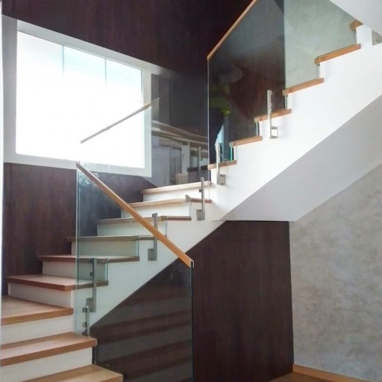 المولات وجهات زجاج 