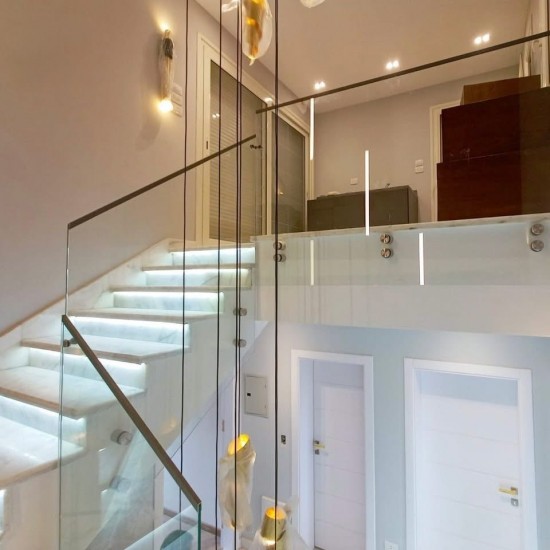 المولات وجهات زجاج 