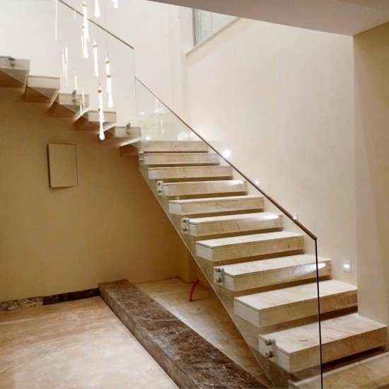 المولات وجهات زجاج 